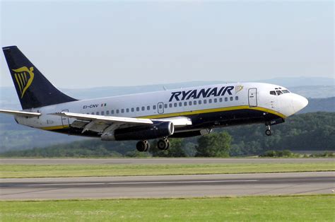 ryanrailer|Ryanair – Wikipedia